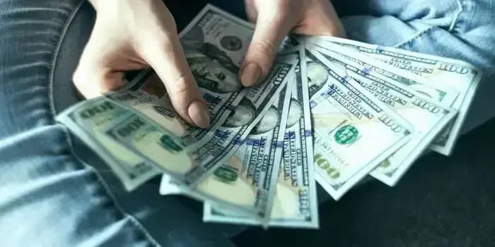На Иссык-Куле двух нелегальных валютчиков оштрафовали на 35 тысяч сомов