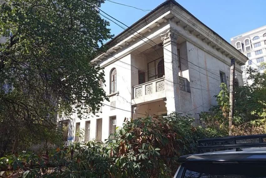 Маданият министрлиги “авариялык абалга келди” деп тарыхий имараттарды бузуу учурлары көбөйгөнүн билдирди