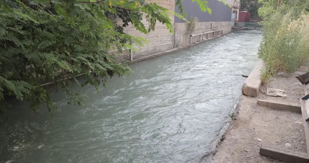 Увам каналынын жээктери мыйзамсыз курулуштардан тазаланууда