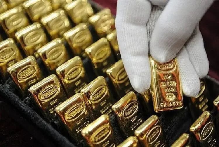 Улуттук банктын алтынынын унциясы 970 сомго арзандады