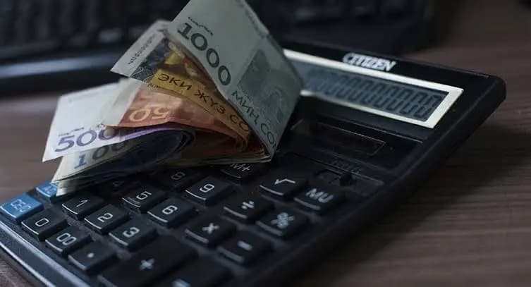 Кыргызстанда бардык негизги тармактарда айлык акы өстү