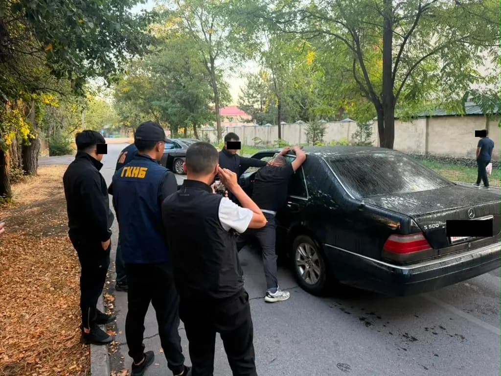 Чүй облусундагы №19 абактын жетекчиси пара талап кылууга шектелип кармалды