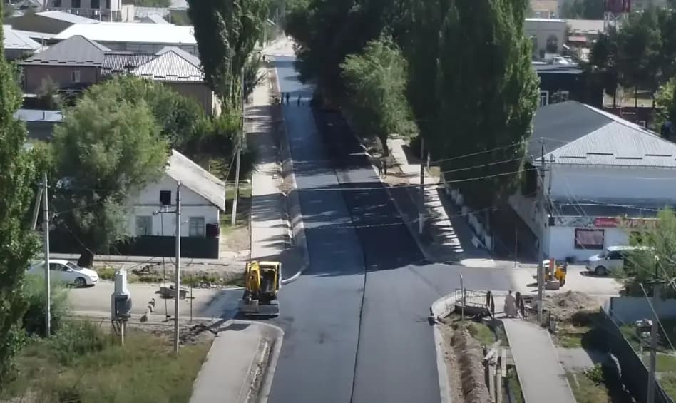 В Таласе обновляют дороги на 13 улицах