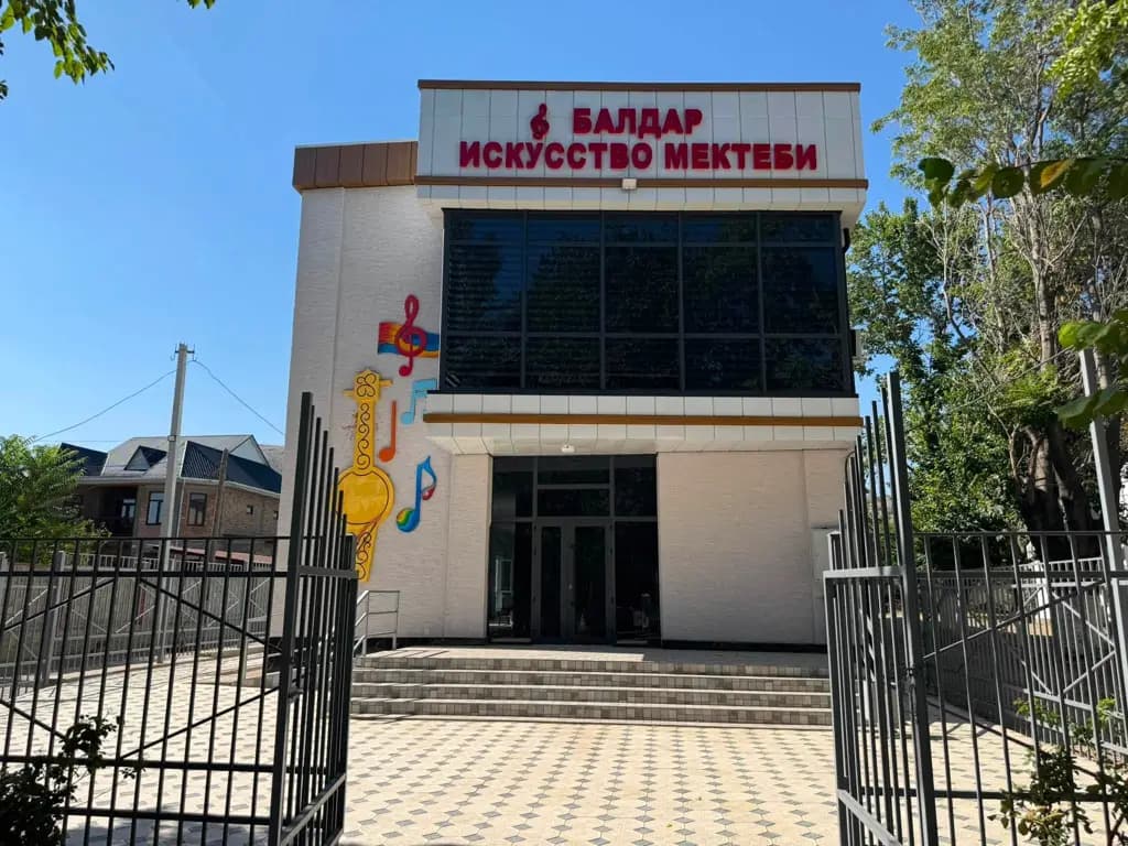 Жалал-Абад: Таш-Көмүрдөгү 38.6 млн сомго салынган балдар көркөм мектеби жаңы окуу жылында ачылат