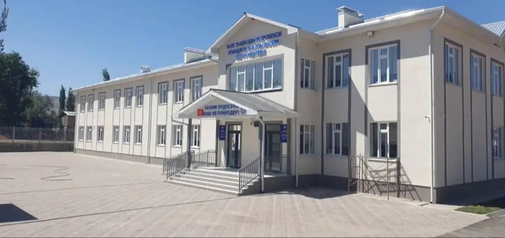 Ош: Кара-Тарык айылында 109 млн сомго мектеп салынды