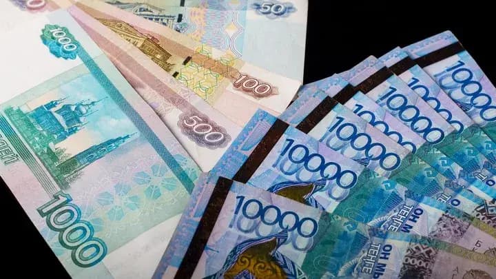 Рубль и тенге подорожали более чем на 1.3%: курсы валют НБ КР на 11 сентября