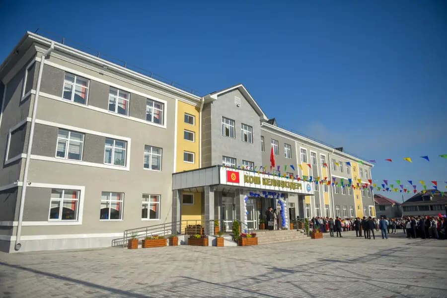 2027-жылдан тарта Бишкектеги мугалимдердин айлыгы өлкө бюджетинин эсебинен төлөнө баштайт