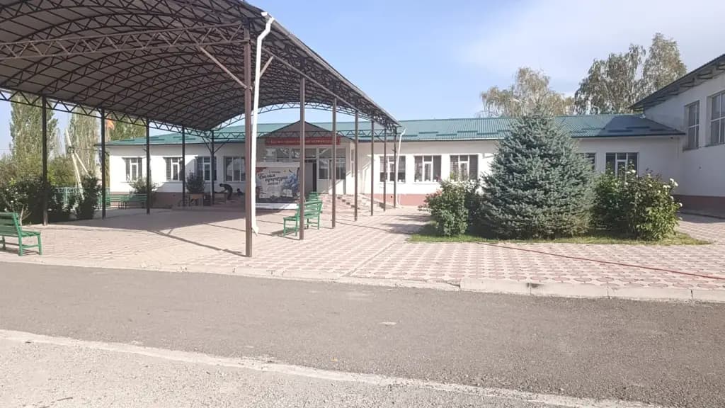 Табели с ложными данными: в школе Иссык-Атинского района выявили ущерб на 1.7 млн сомов
