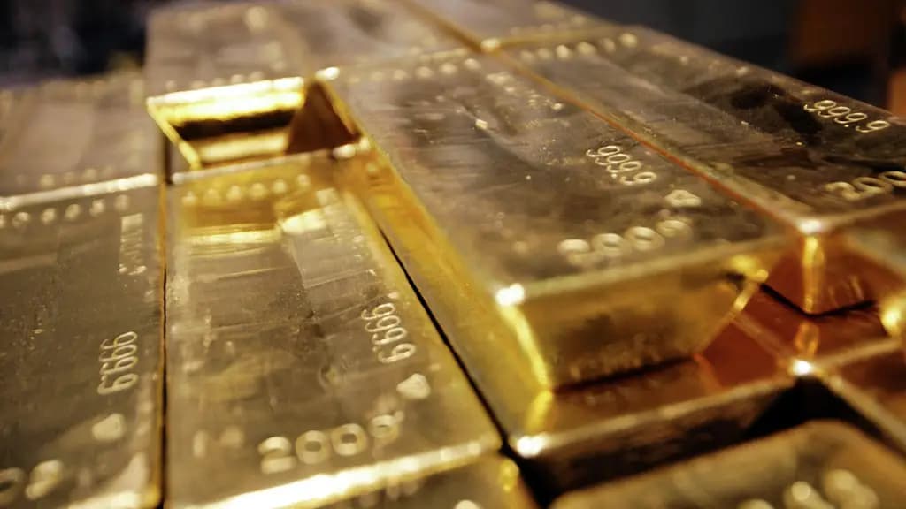 Улуттук банктын алтынынын унциясы дээрлик 3.5 миң сомго кымбаттады