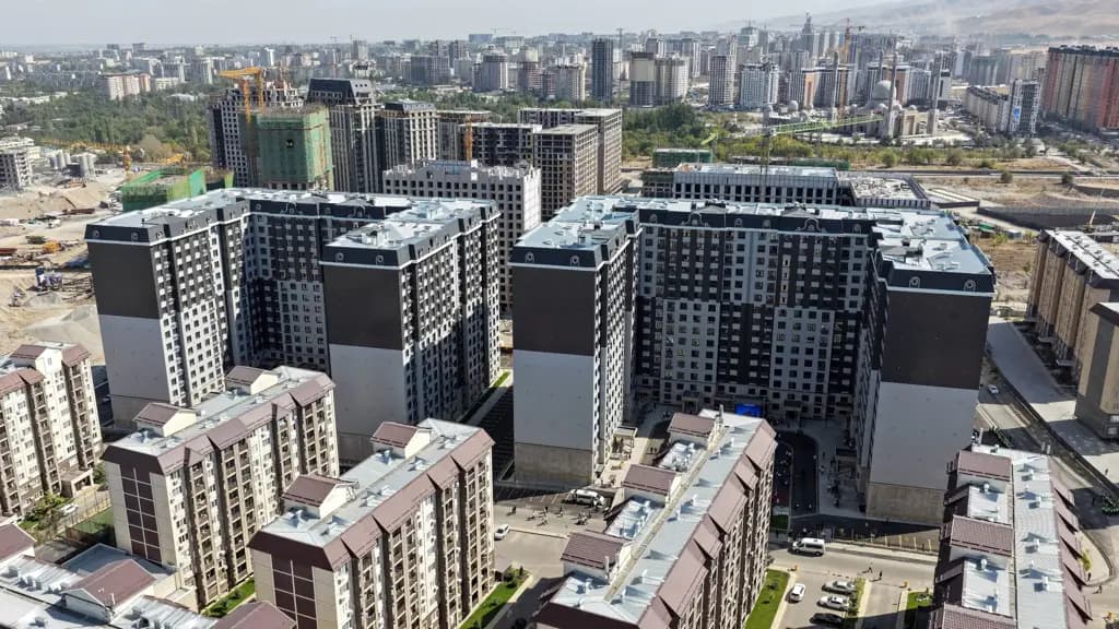 Бишкекте күч түзүмдөрүнүн кызматкерлерине ипотекалык үйлөр тапшырылды