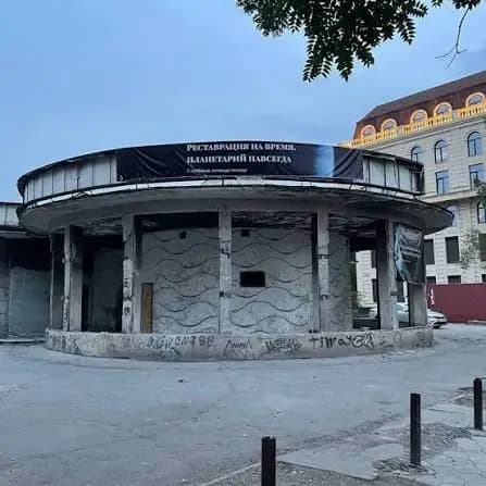 Мэрия Бишкека расторгла аренду Планетария из-за долгов