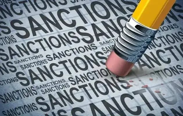 У шести банков Кыргызстана возникли санкционные ограничения в трех юрисдикциях — эксперт