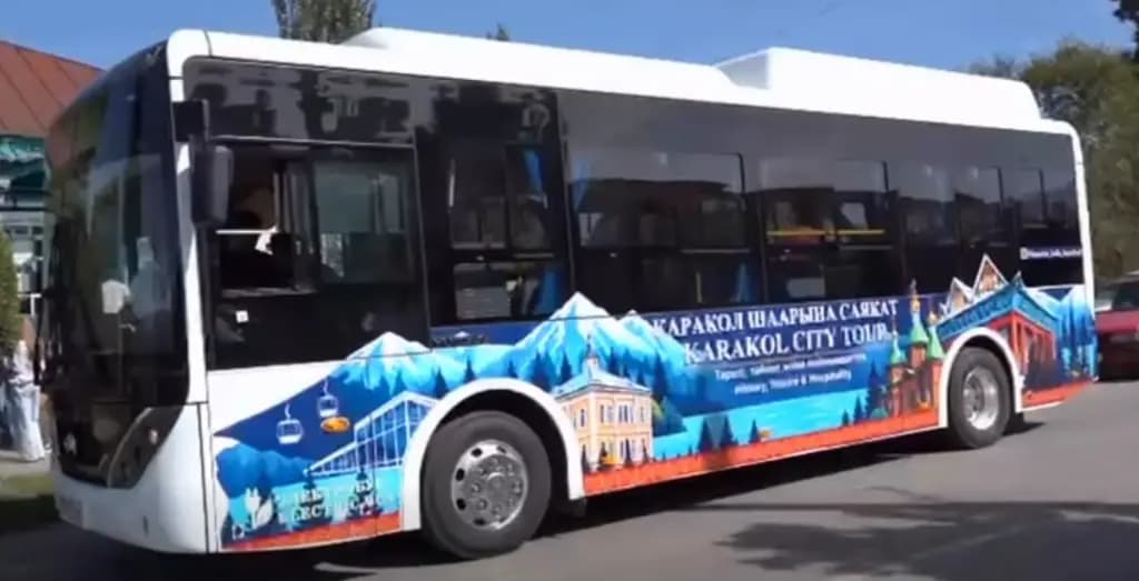 В Караколе запустили специальный туристический автобусный маршрут