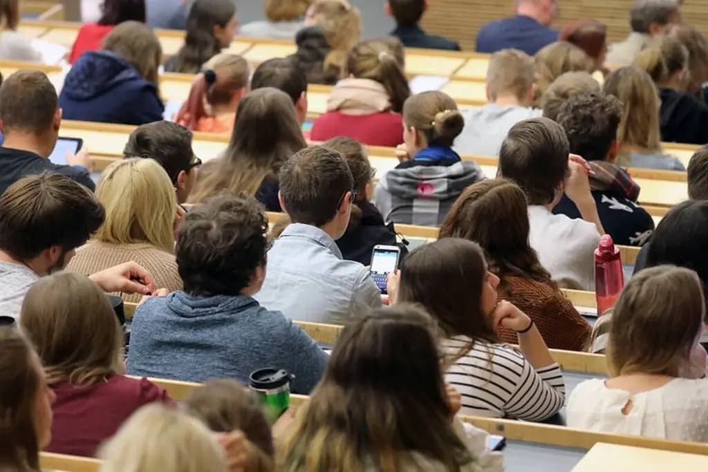 В Кыргызстане введут аккредитацию агентств по привлечению иностранных студентов