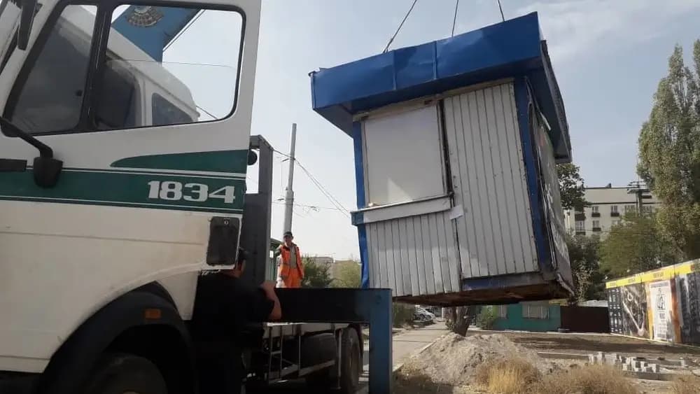 Ишкер: Кабат үйлөрдүн алдындагы күркөлөрдү бузууну 5 жылга токтото турсак