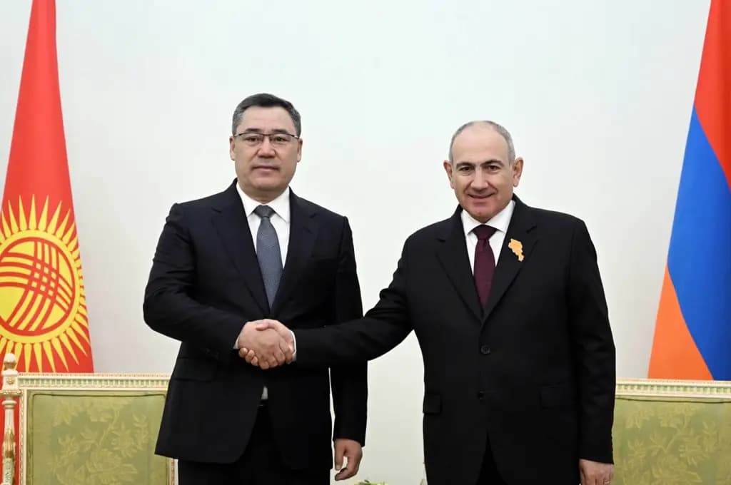 Садыр Жапаров и Никол Пашинян обсудили сотрудничество Кыргызстана и Армении
