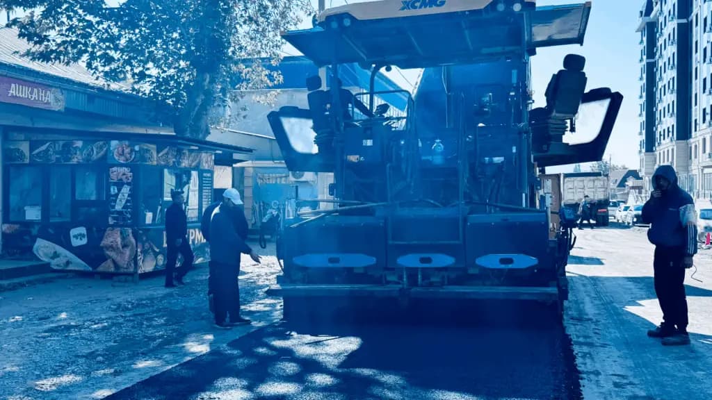 Asphalt is being laid on the Komsomol–Barpy–Turk-Abad road