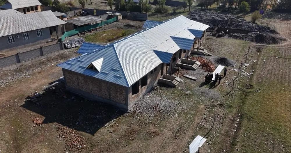 В Сузакском районе возобновили строительство семи социальных объектов