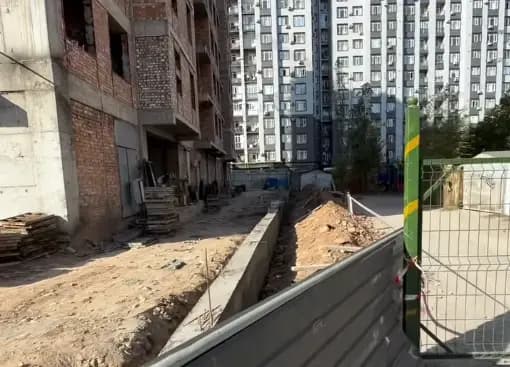 Companies in Bishkek have been given three days to rectify breaches at the construction site on Kurchatov Street