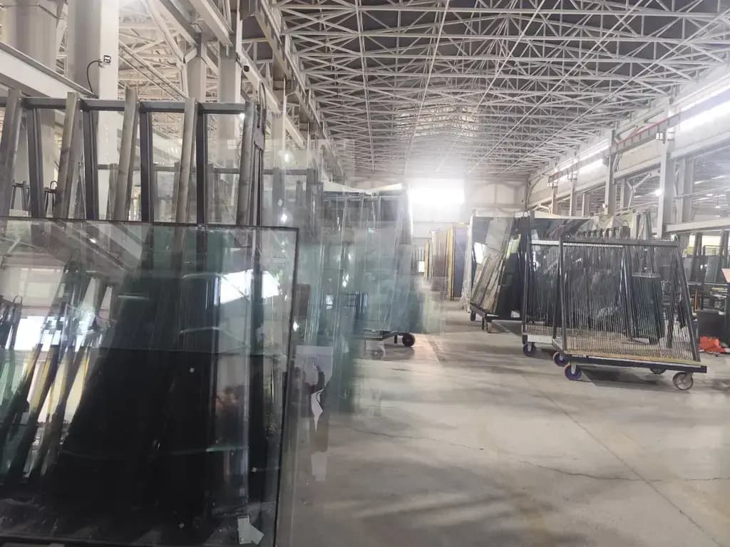 Чүйдө жылына 144 миң чарчы метрден ашык айнек продукциясын чыгаруучу завод ачылды