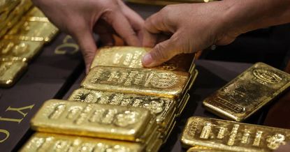 Кыргызстан продолжает экспортировать золото, но это не отражено в отчетах