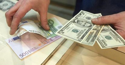 Под угрозой отзыва лицензии: 52 обменных бюро игнорируют новые требования НБКР