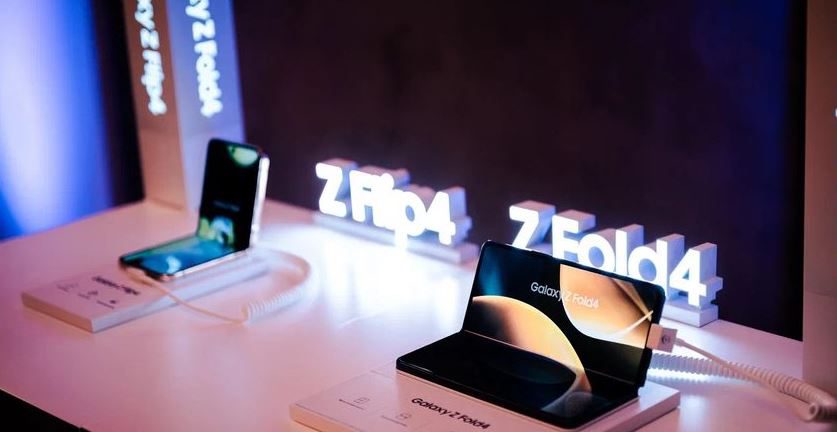 Samsung представил гибкий смартфон: новинка дешевле аналогов на 50%