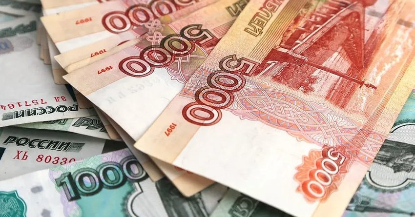 Рубль вновь упал к доллару и евро. Курсы Центробанка