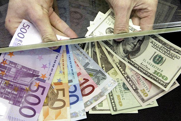 Рубль просел к евро на 0.02%. Курс Центробанка