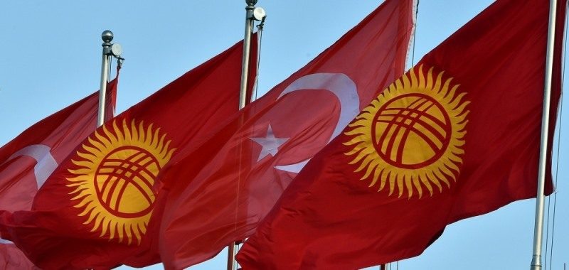 Кыргызская диаспора в Турции передала Минздраву КР гумпомощь на $23 тысячи
