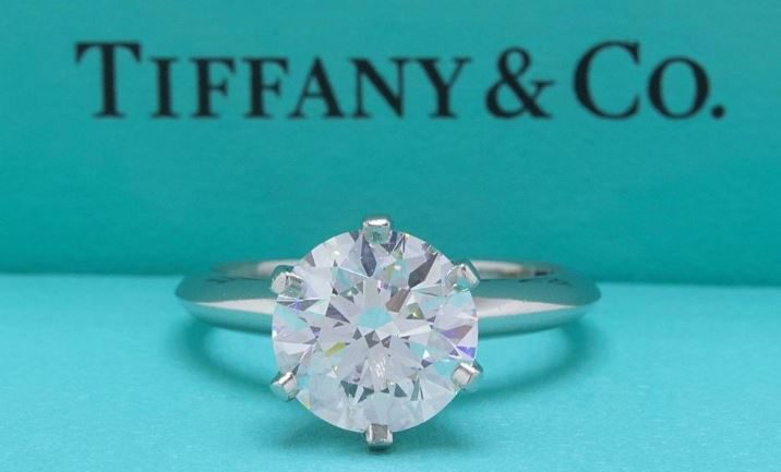Владелец Louis Vuitton думает купить ювелирную компанию Tiffany
