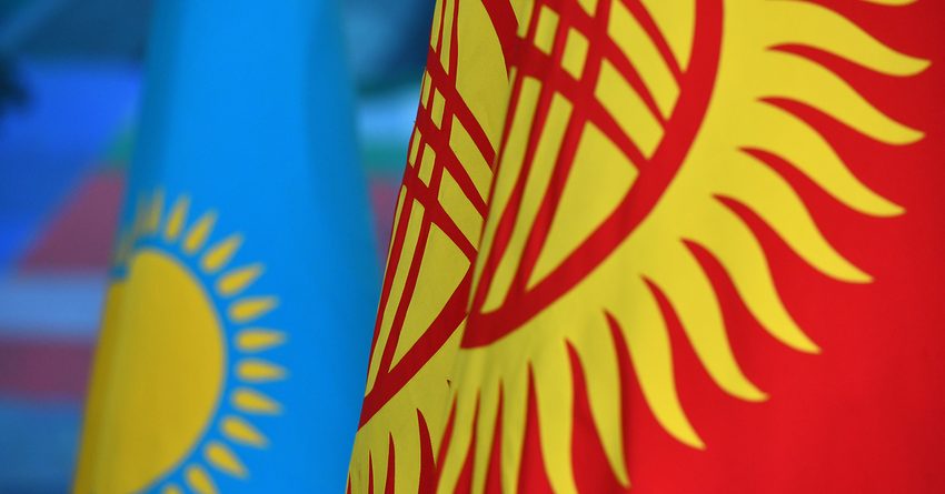 Кыргызстан и Казахстан договорились о либерализации грузоперевозок