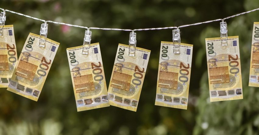 Нацвалюта укрепилась к евро на 0.44%. Курсы валют НБ КР