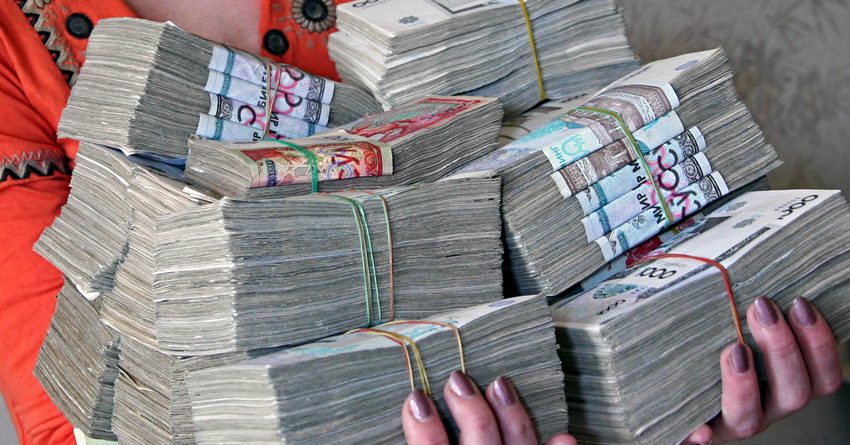 В Узбекистане увеличился объем незаконного вывоза денег в КР