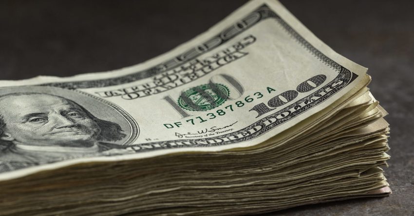 В Кыргызстане доллар вернулся почти к докризисному уровню