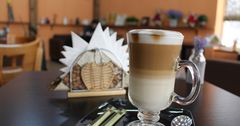 Кофе 17.5 пайызга кымбаттады: кофейнялар кантип күн көрүп жатышат?