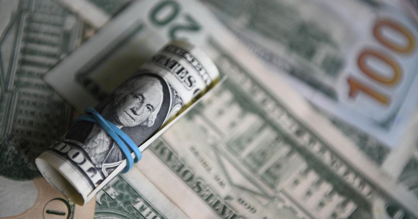 Спрос на доллар на межбанковских торгах вырос на 27.8%