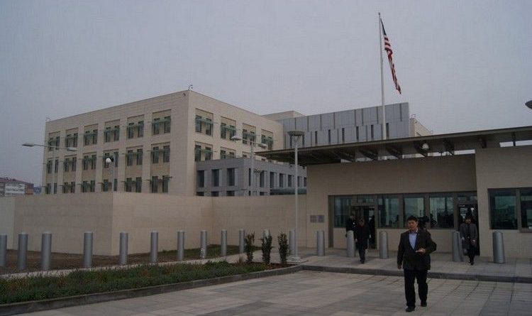 Посольство США в КР увеличивает количество визовых интервью