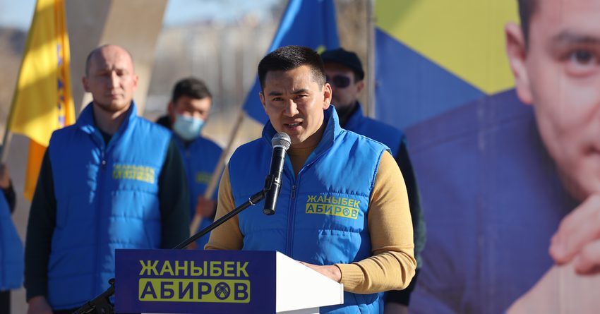 Жаштарга жол! Депутаттыкка талапкер Жаныбек Абиров шайлоочуларына кайрылуу жасады