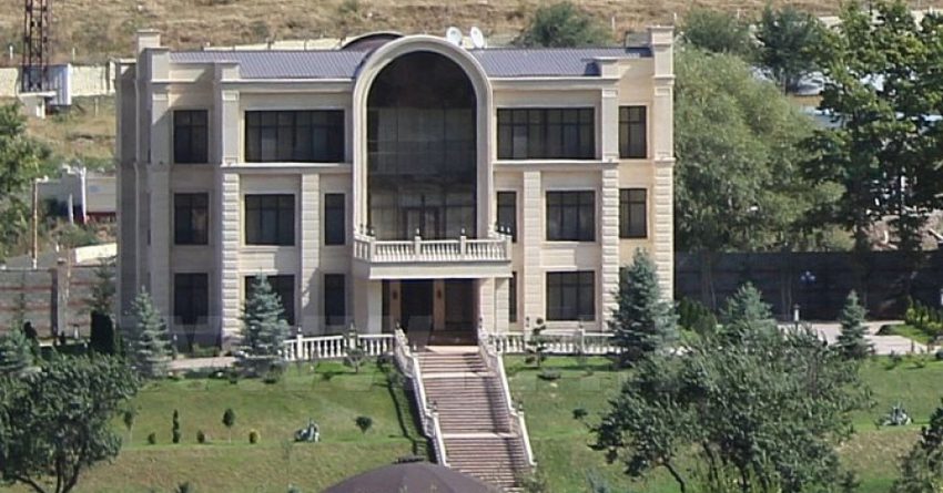 Дом Алмазбека Атамбаева в Кой-Таше будет конфискован