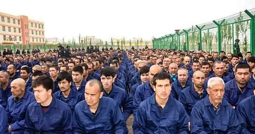 Кытайга мусулман-уйгурларды мажбурлоо менен иштетип жатат деген айып тагылды