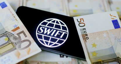 Глава ВТБ Андрей Костин призвал полностью отказаться от SWIFT