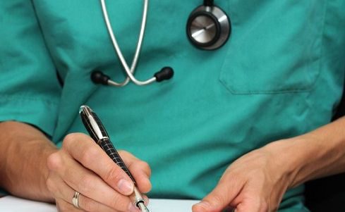 Медики Таласской области получили компенсации за февраль