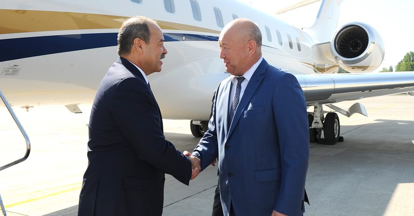 Премьер-министр Узбекистана прибыл в Кыргызстан