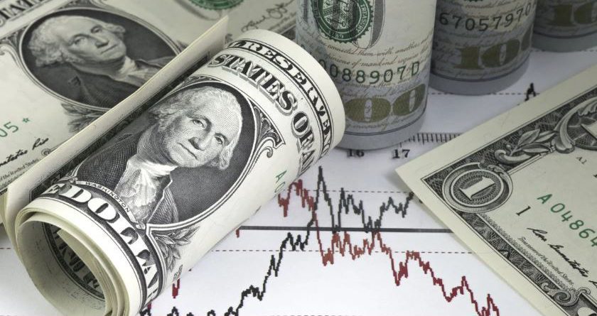 Спрос на доллары среди комбанков на валютных торгах снизился на 35.74%