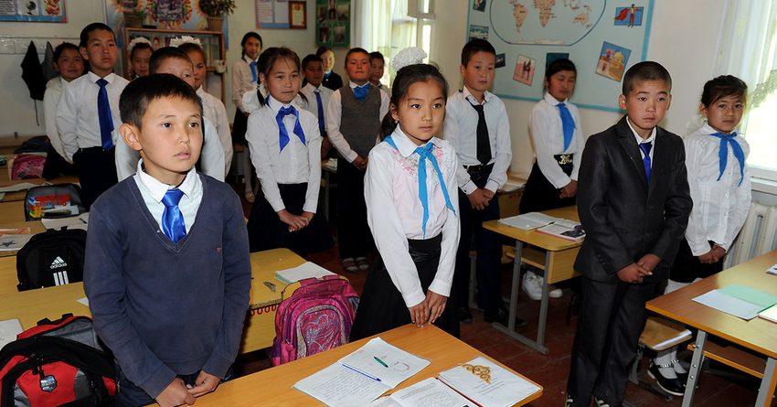 Школы в Бишкеке могут открыть с третьей четверти