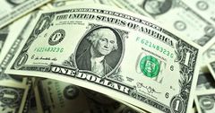 Комбанки и обменные бюро не спешат снижать курс доллара США