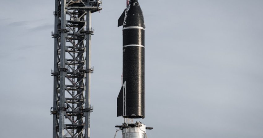 SpaceX тарыхтагы эң бийик ракетаны чогултту