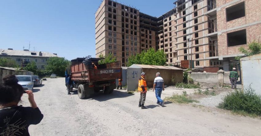 В Бишкеке уберут 20 незаконно установленных гаражей