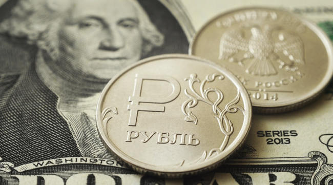 Рубль продается дешевле сома